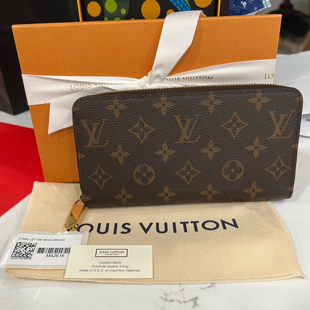 Louis Vuitton Zippy Monogram Wallet